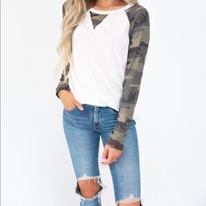 ✨ Carly White And Green Baseball Tee✨